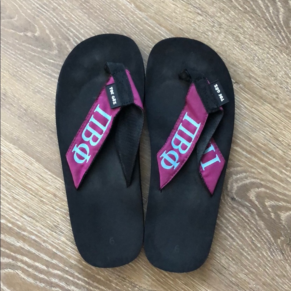 Pi Beta Phi size 6 flip flops